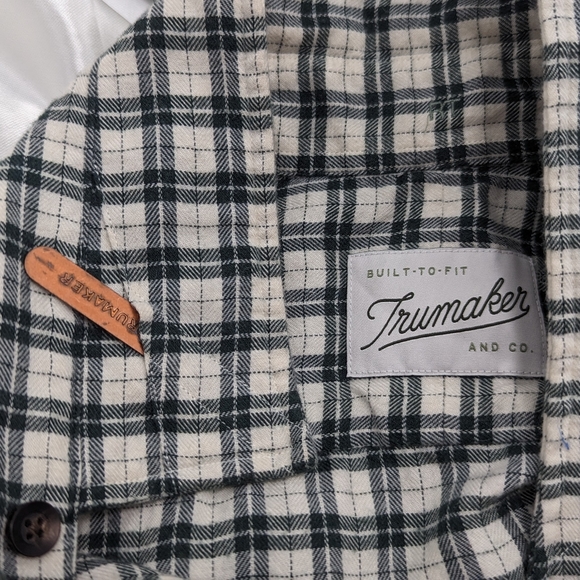 Trumaker and Co Men's Large Green/White Collared Roll-Tab Button-Down Flannel - Picture 7 of 7
